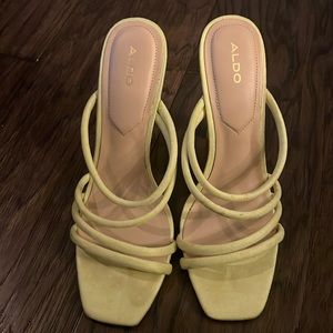 Aldo green side open toed sandal heels